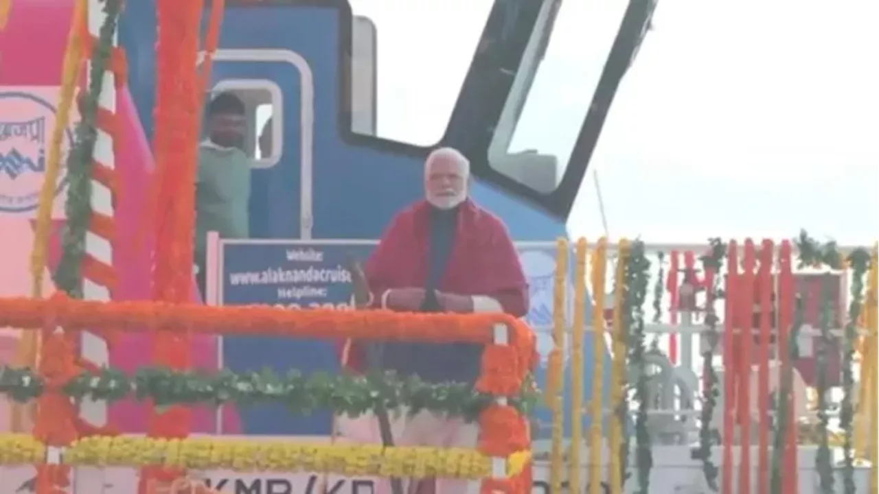 PM Modi Prayagraj Visit: पीएम मोदी पहुंचे प्रयागराज, कुंभ कलश रख 5500 करोड़ की परियोजनाओं का करेंगे लोकार्पण