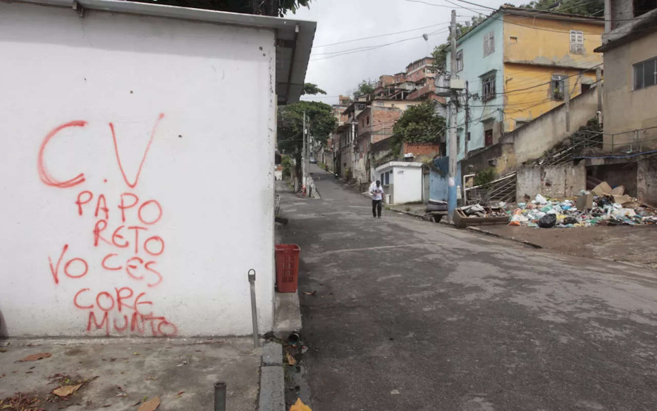 Morro dos Macacos tem nova noite de terror com tiroteio entre facções rivais