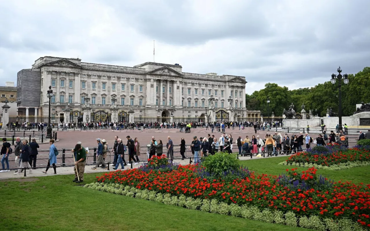 Palácio de Buckingham investiga comportamento de funcionários em confusão em bar londrino