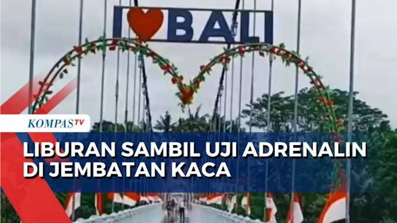 Wahana Jembatan Kaca di Gianyar Bali Uji Adrenalin Wisatawan