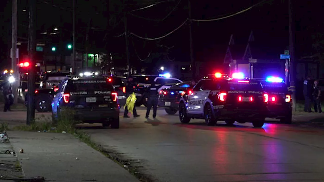 Gunfight with Houston police sends teen to hospital after officers witness apparent drug deal