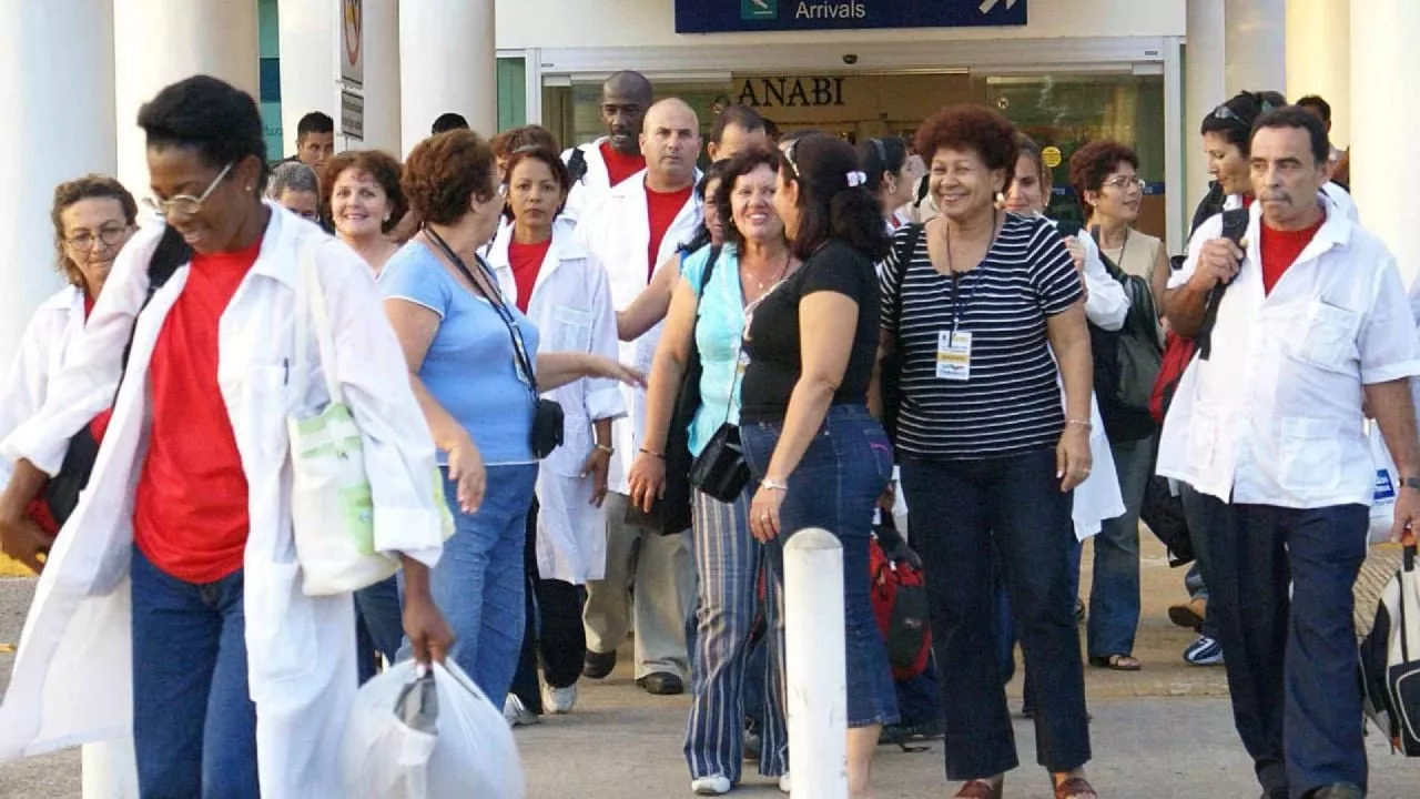 Contratación de médicos cubanos, estrategia de salud fallida y perjudicial en México