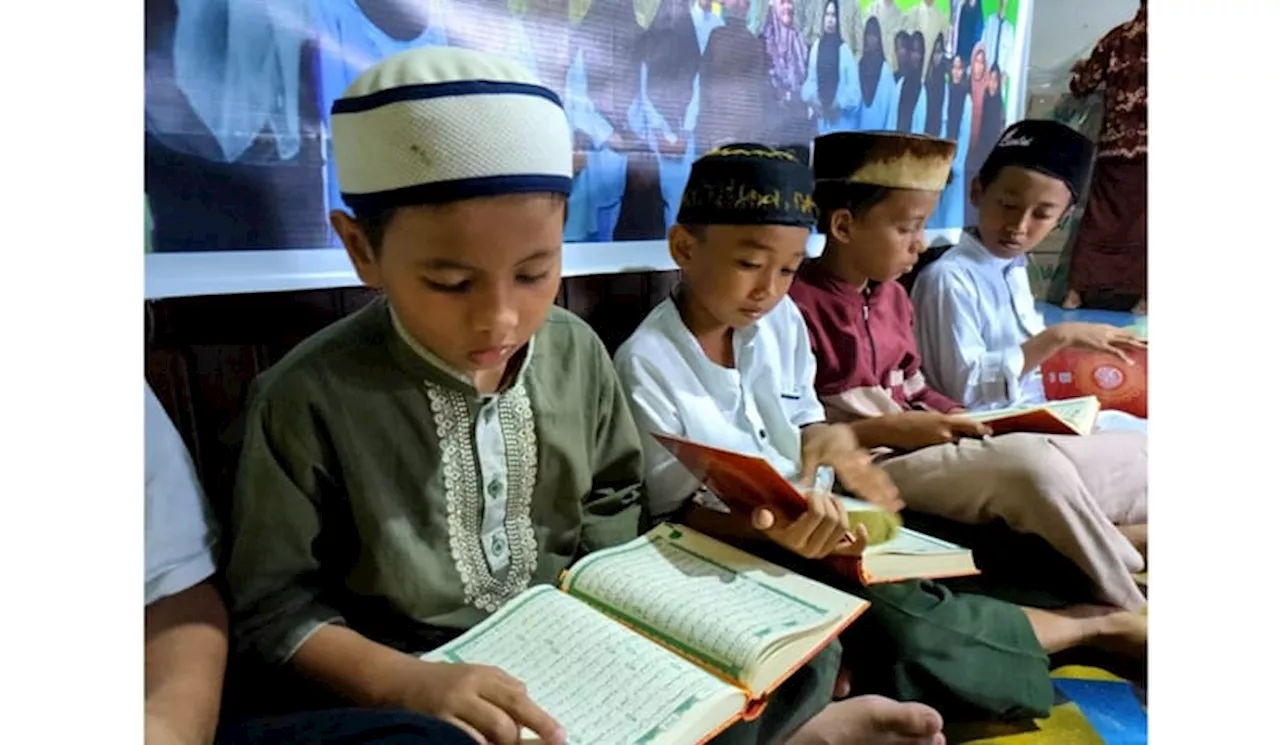 Badan Wakaf Al-Quran Distribusikan 40.000 Al-Quran di Kalimantan Barat