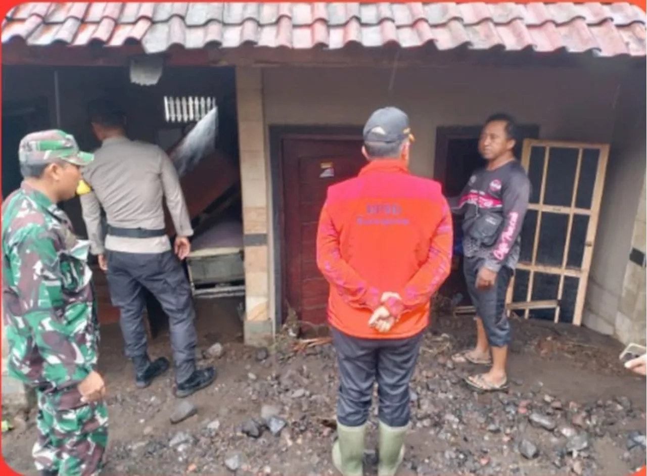 Belasan Rumah di Karangasem Rusak Diterjang Banjir Bandang, 33 Orang Terisolasi