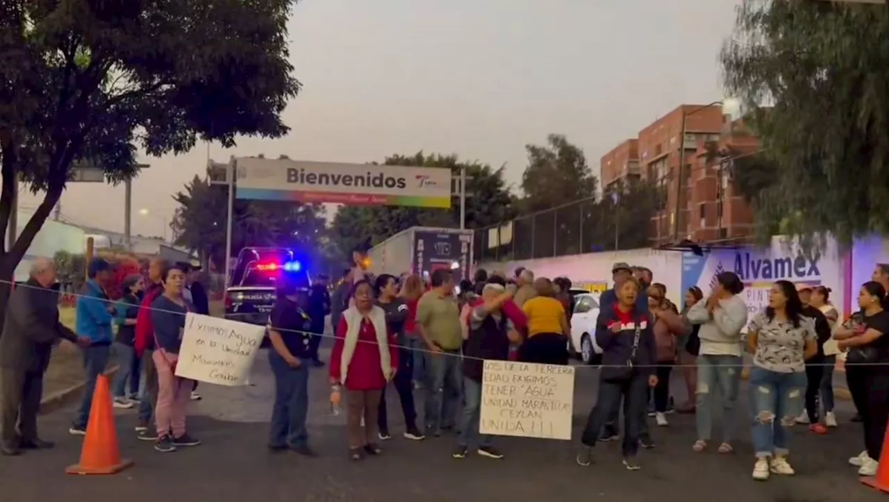 Bloquean Avenida Jesús Reyes Heroles en Tlalnepantla por falta de agua