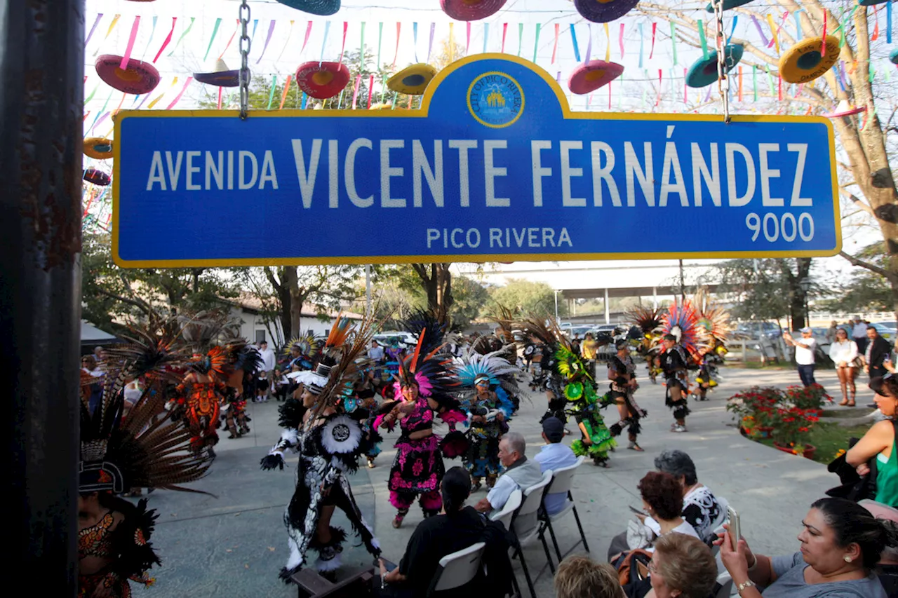 Celebran aniversario luctuoso de Vicente Fernández con misa y danza