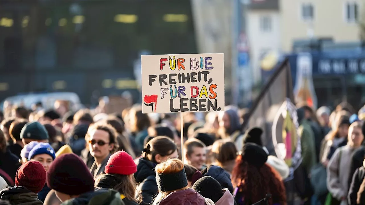 Baden-Württemberg: Freiburger Studenten demonstrieren gegen Rechtsruck