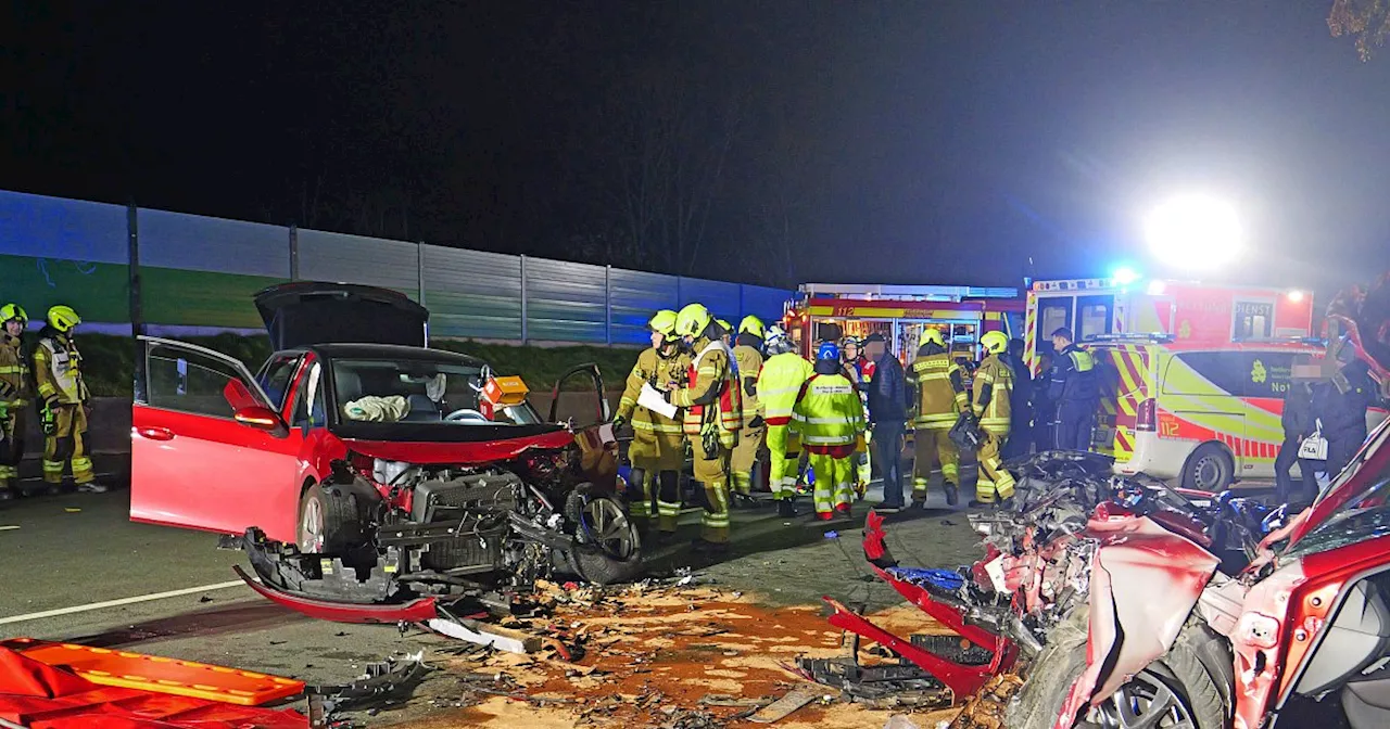 Schwerer Unfall auf der B64 bei Paderborn – Autos prallen frontal zusammen