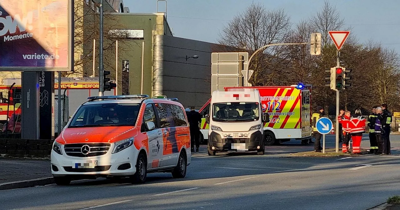 Tödlicher Unfall in Herford: 54-Jährige stirbt bei Zusammenprall mit Bulli