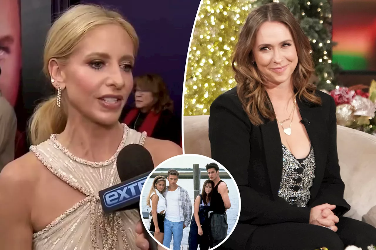 Sarah Michelle Gellar sparks Jennifer Love Hewitt feud rumors with snippy red carpet exchange