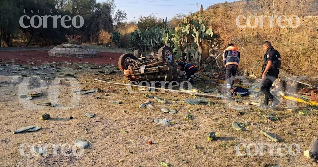 Hombre muere tras volcar en carretera de Purísima del Rincón a Manuel Doblado