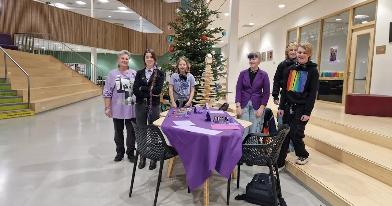 Paarse vrijdag in Beilen 'zit hem vooral in de accessoires'