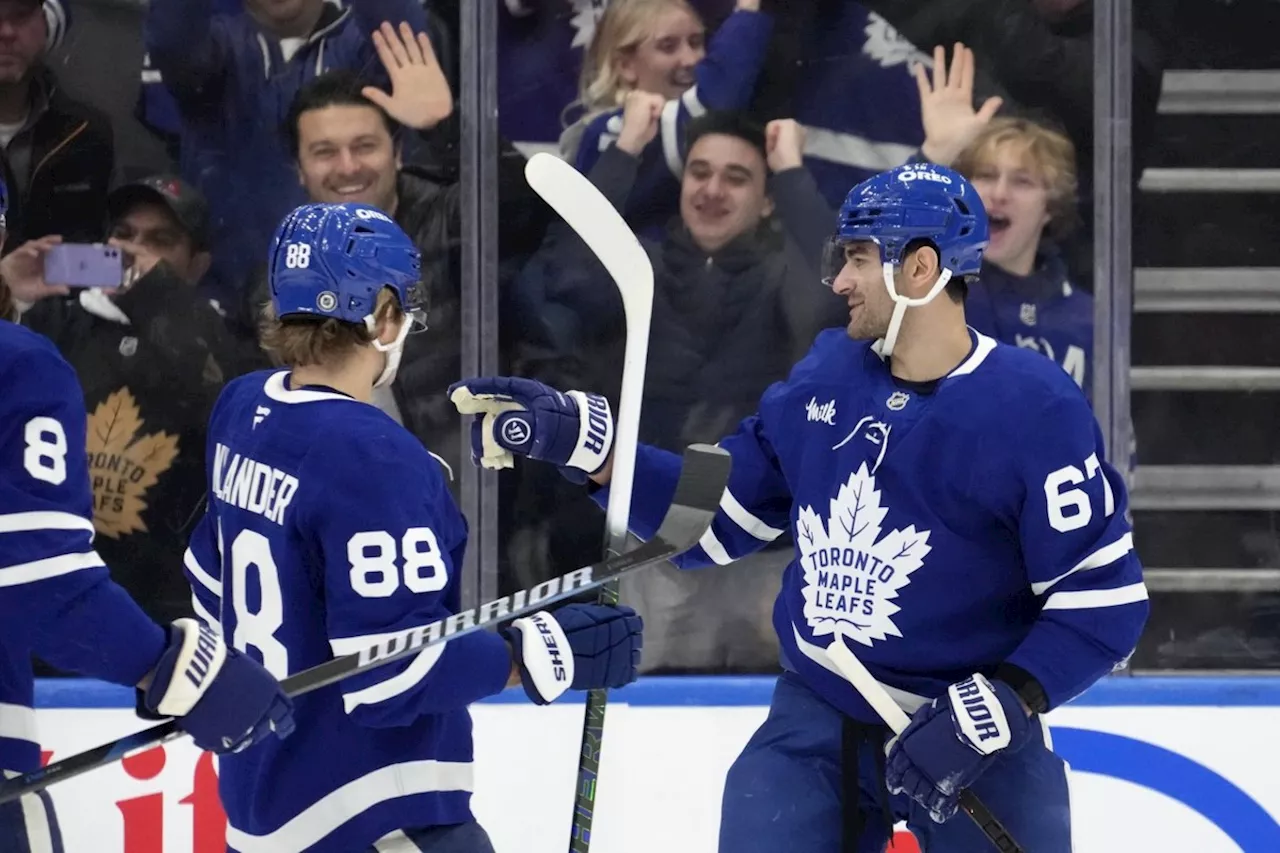 Maple Leafs hang on for 3-2 win over Ducks after losing goalie Stolarz to injury