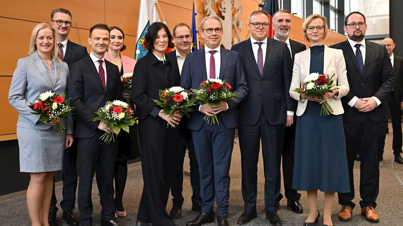 Landesregierung: Vier Frauen, fünf Männer - neue Thüringer Regierung im Amt