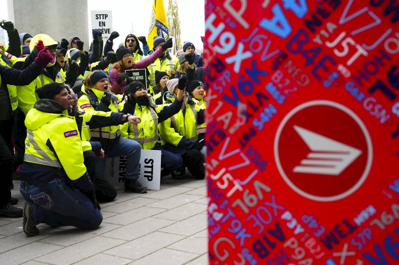 Federal minister asks labour board to intervene in Canada Post strike