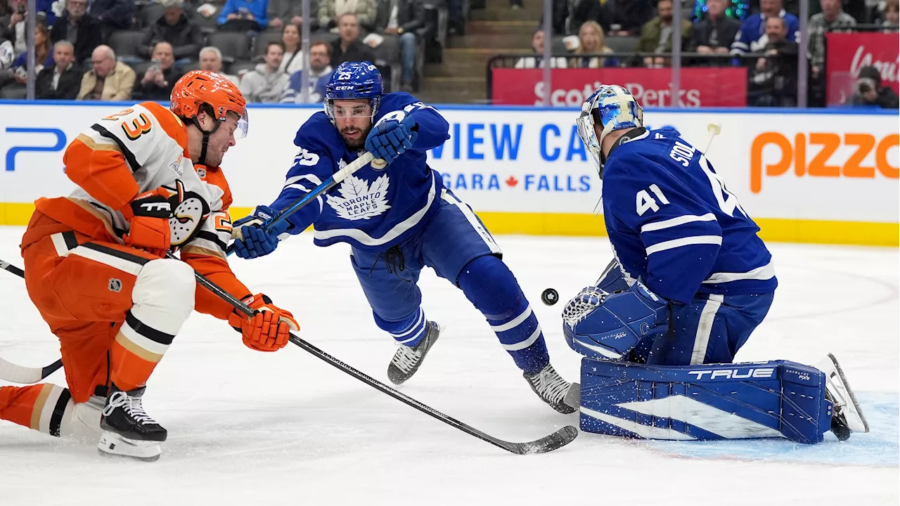 Maple Leafs G Stolarz departs after first period with lower-body injury