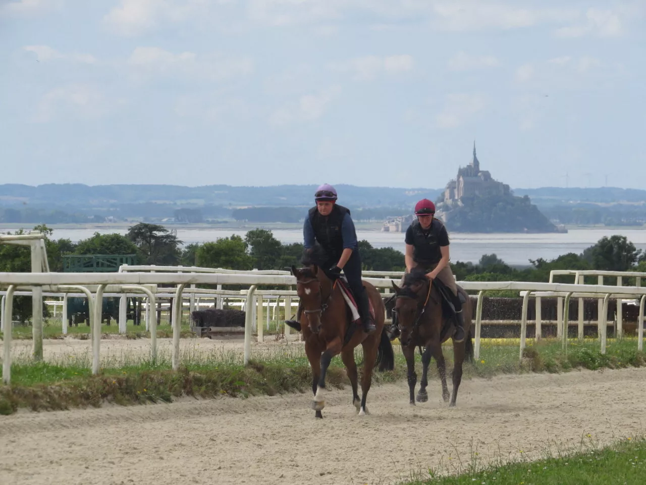 Le budget du complexe équin de la baie du Mont Saint-Michel sort du rouge