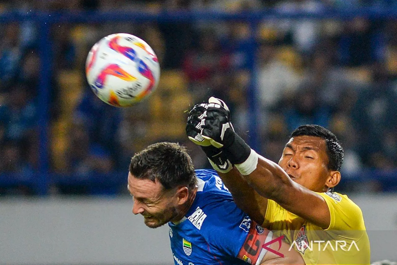 BRI Liga 1: tuan rumah Persib Bandung berhasil menekuk tamunya dengan skor 2-0