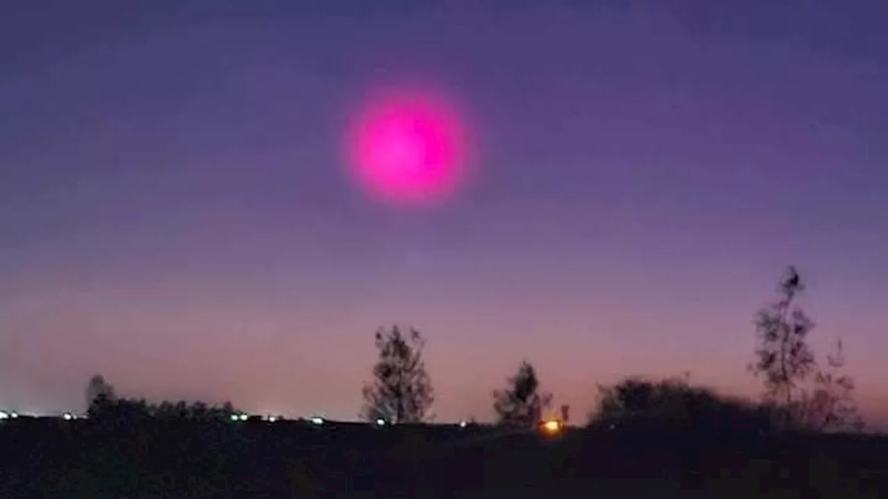 Alien-Alarm? : Pinker Ball am Himmel gesichtet