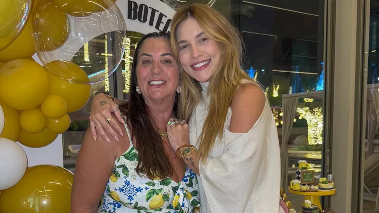 Virginia dá detalhes do aniversário de 59 anos de sua mãe, Margareth; veja fotos