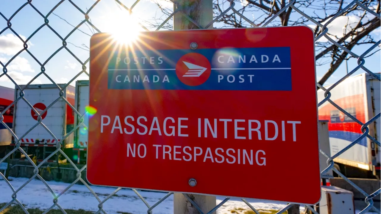 Canada Post union negotiator bucks at labour minister's calling for a 'time-out'