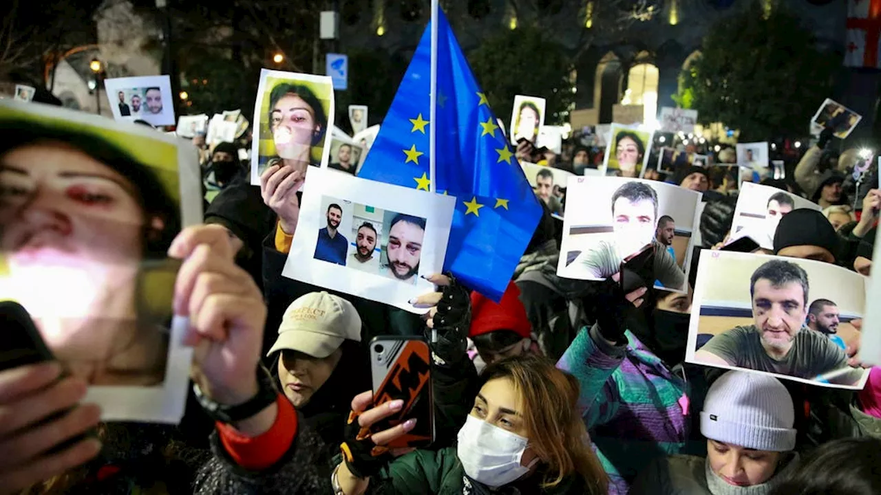 Stora protester i Georgiens huvudstad Tbilisi efter presidentbytet