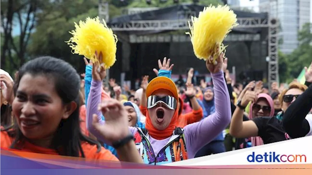 Ratusan 'Emak-emak' Meriahkan Zumba HUT Transmedia di Istora Senayan