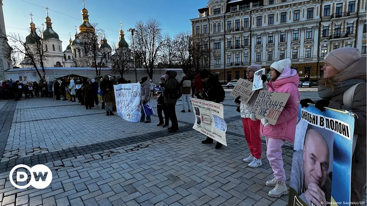 Акция украинских активистов 'Встретим Рождество дома'