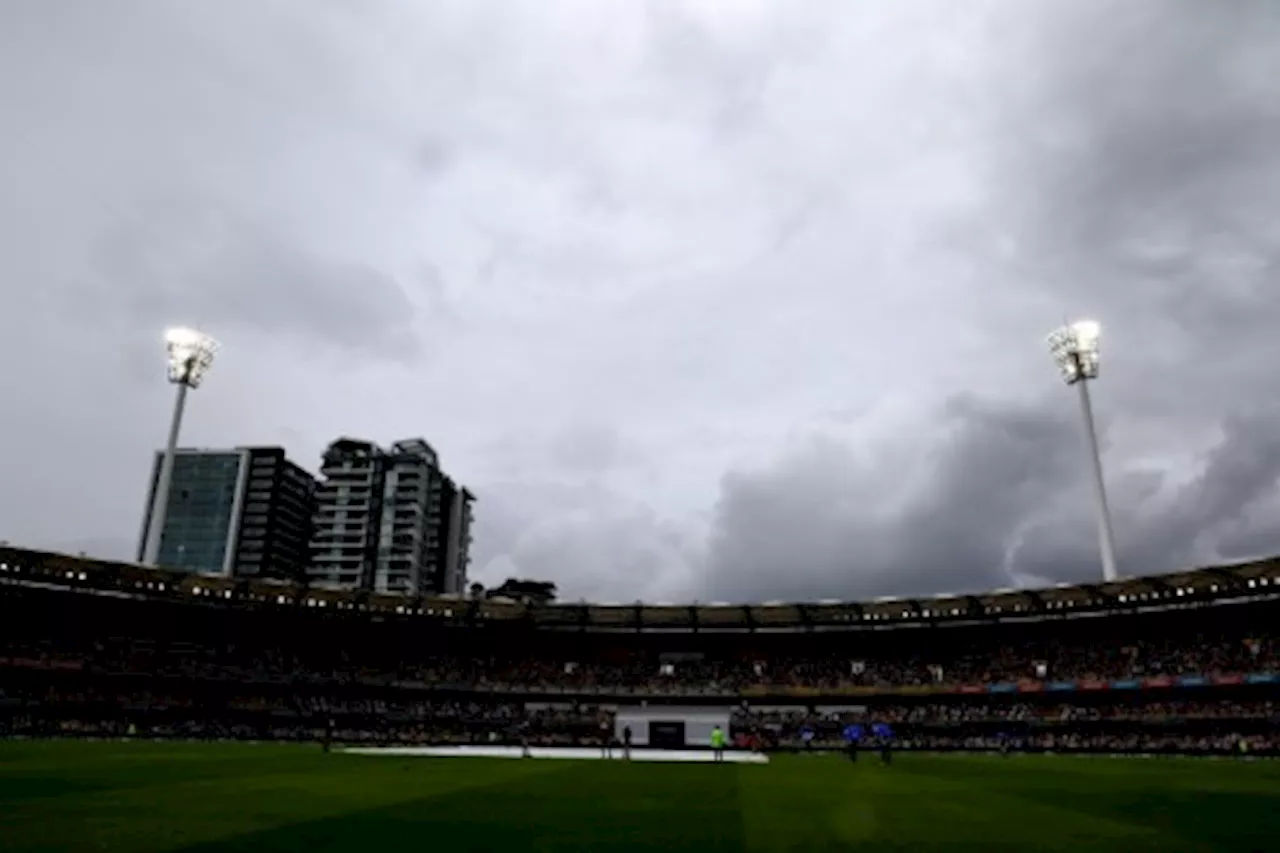 Play abandoned in third Test in Brisbane with Australia 28-0