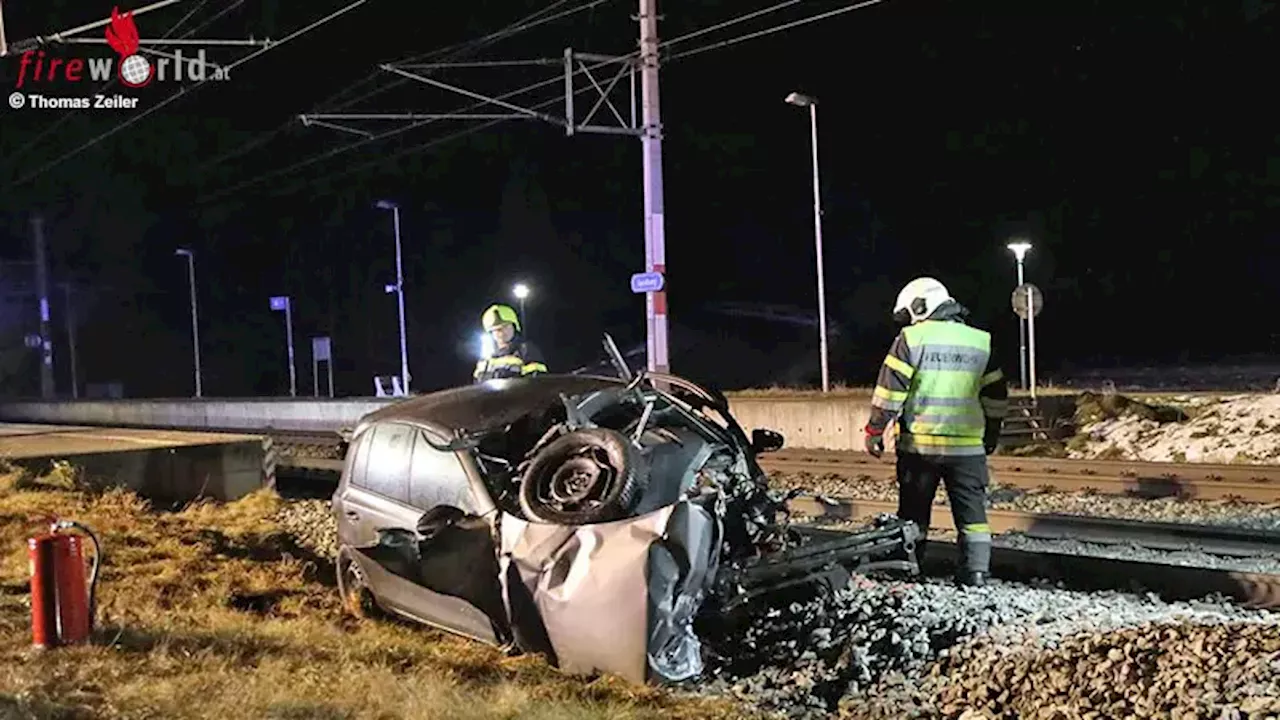 Stmk: Pkw kollidierte in Spielberg mit Zug → Motorblock fliegt 30 m weit