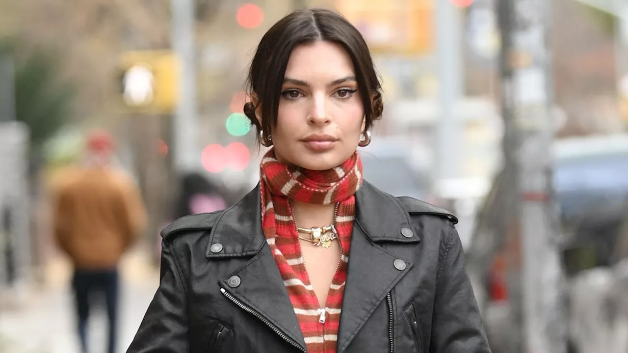 Emily Ratajkowski porte le pull Mango le plus hot et pratique de l'hiver