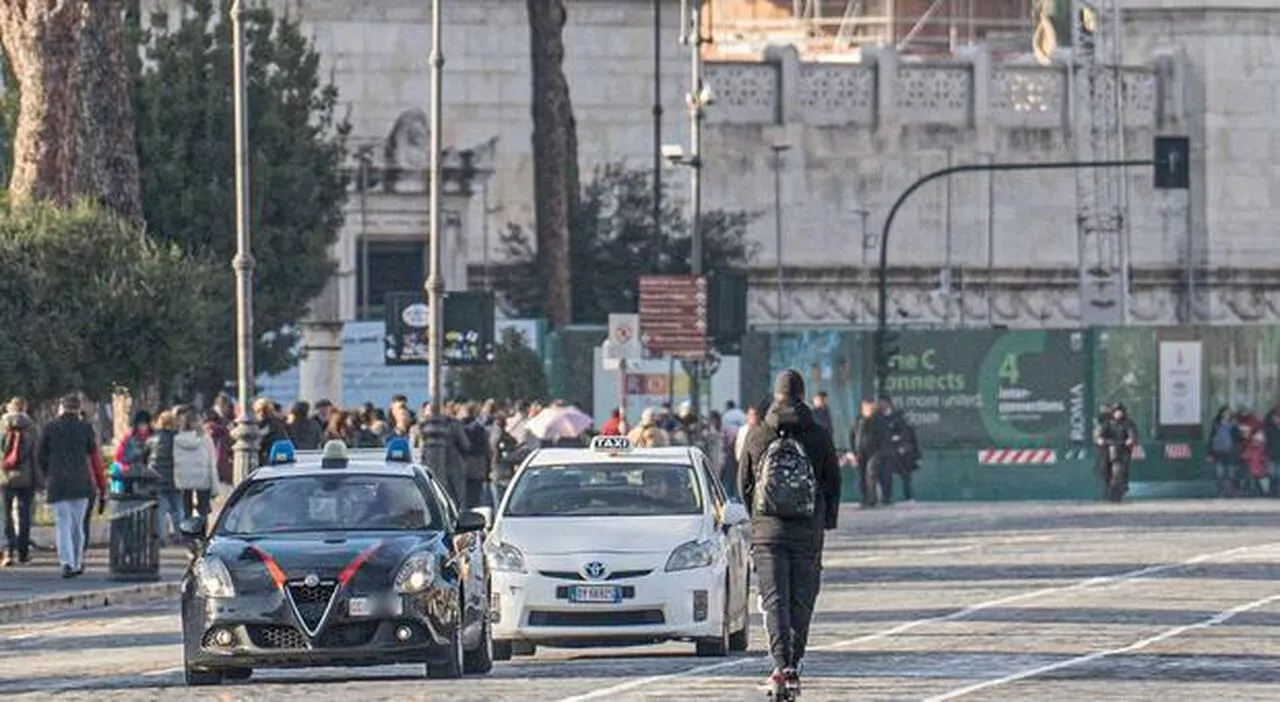 Monopattini, caos con il nuovo Codice della Strada: obbligo casco da subito, ma per targa e assicurazioni serv