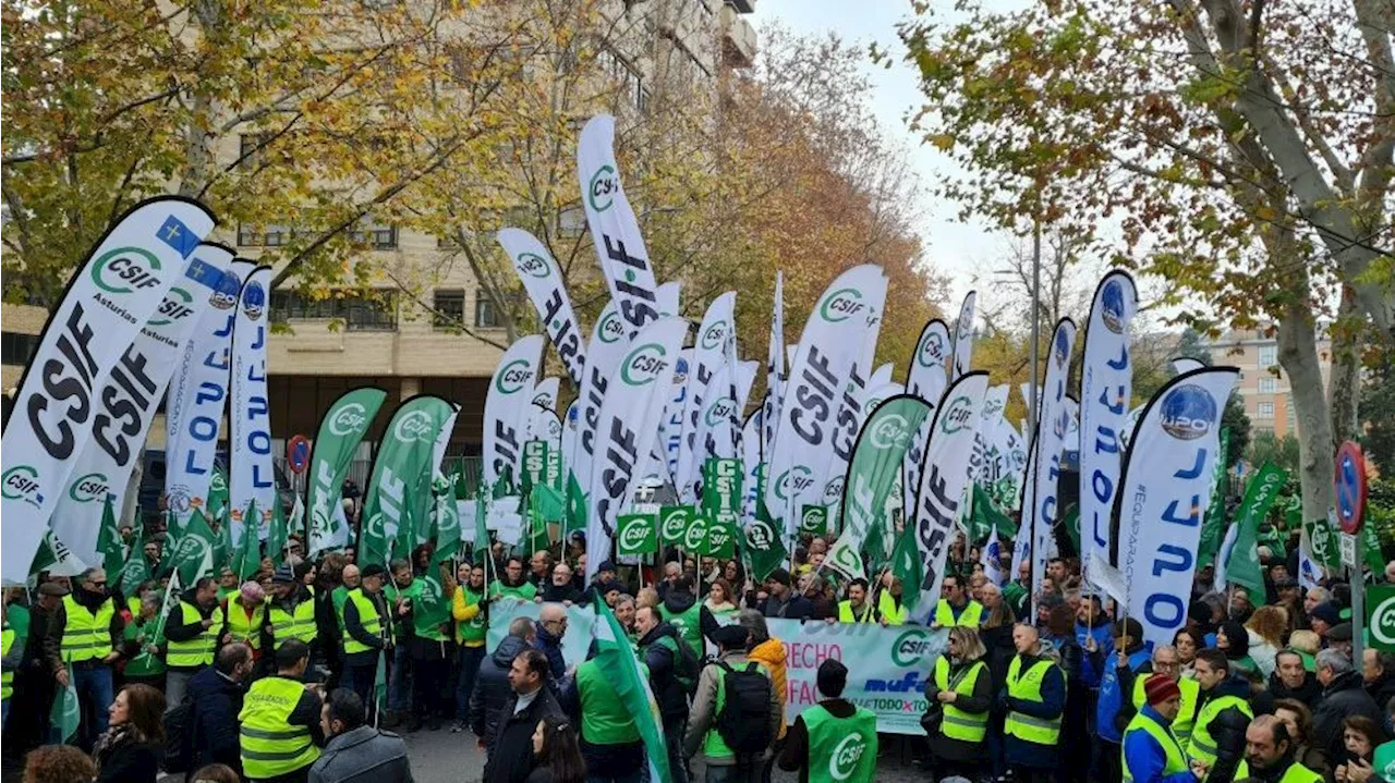 Arranca la manifestación en defensa de Muface en Madrid: “Protejamos la Sanidad'