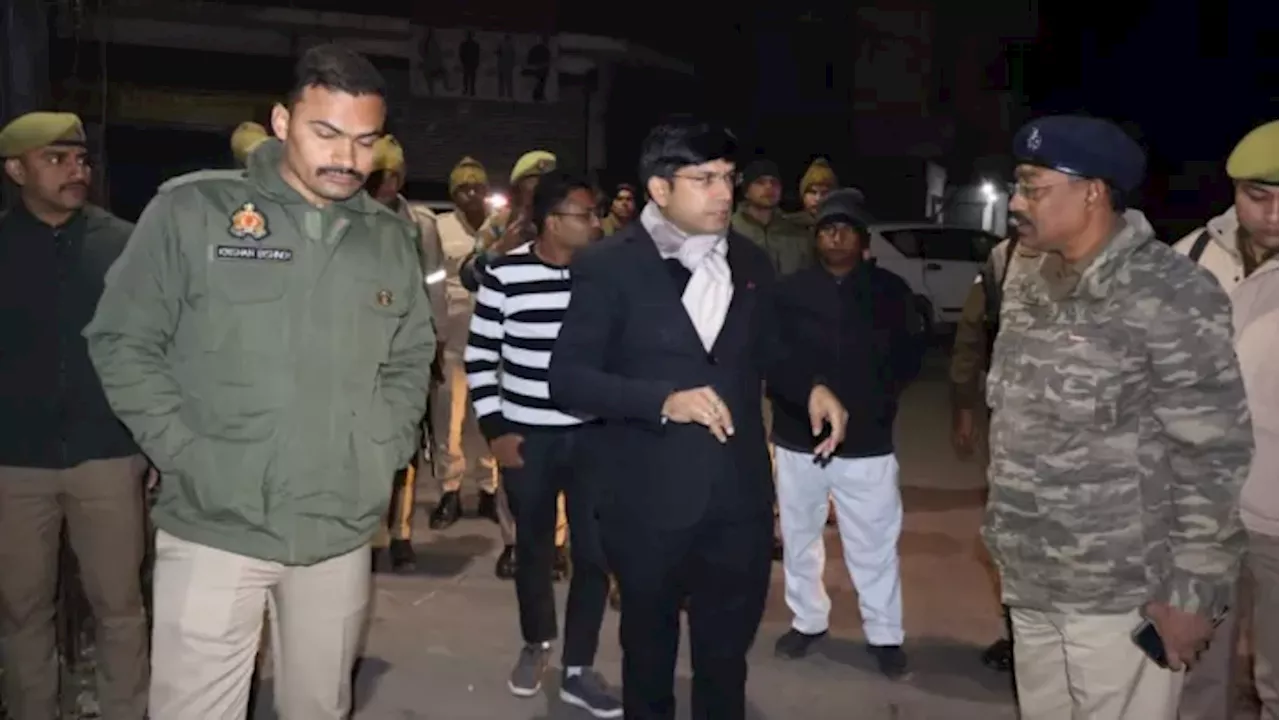 संभल में बिजली चोरी का बड़ा खुलासा, मस्जिद में भी मिला कटिया कनेक्शन, DM-SP के नेतृत्व में कार्रवाई से खलबली