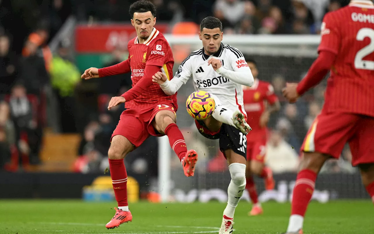 Liverpool sofre com expulsão no início e empata com o Fulham em casa; Arsenal decepciona