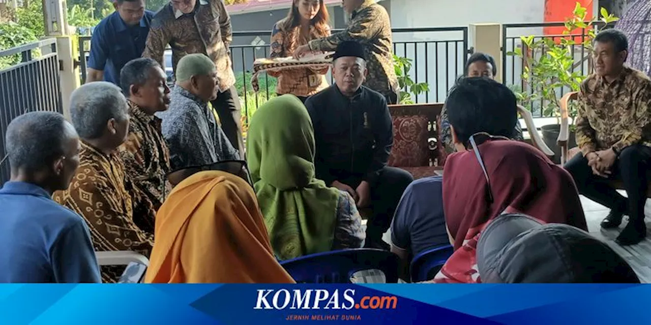 Kunjungan ke Balikpapan, Nusron Serahkan 44 Sertifikat Tanah Warga