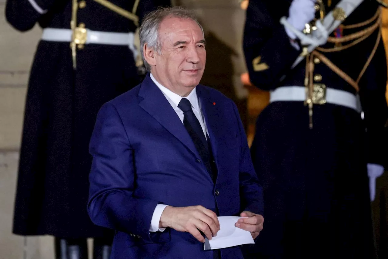 Au lendemain de sa nomination, Bayrou entame ses consultations à Matignon