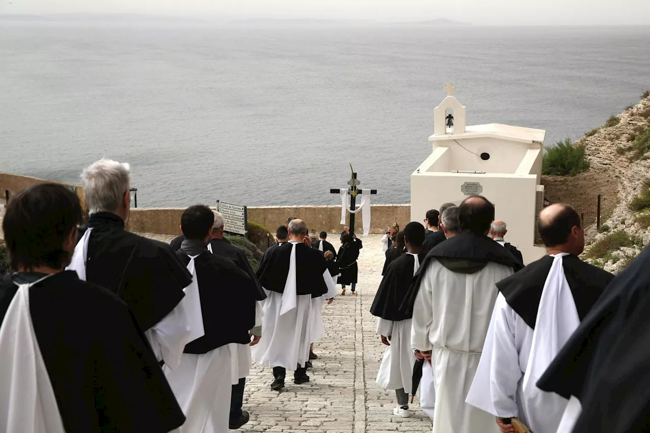 Pape en Corse: « Dans l’Après-guerre, la religion populaire a suscité de nombreuses controverses »