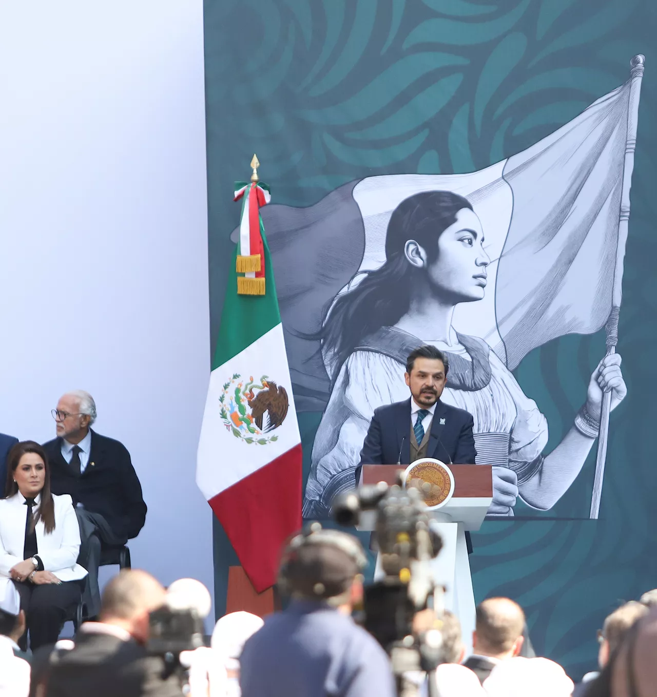 Zoé Robledo, batallas que aun enfrenta el IMSS “Trato, tiempo y abasto”