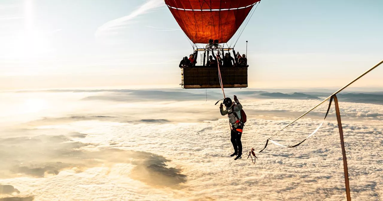 «J’ai fait l’erreur de me prendre pour un super-héros» : Julien Roux, le funambule de l’extrême qui combat le vertige à 4832 mètres d’altitude