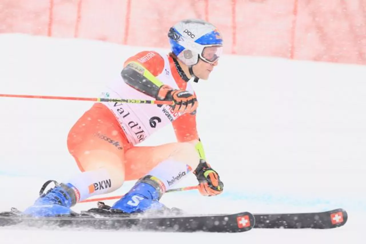 Marco Odermatt remporte le géant de Val-d'Isère dans des conditions difficiles