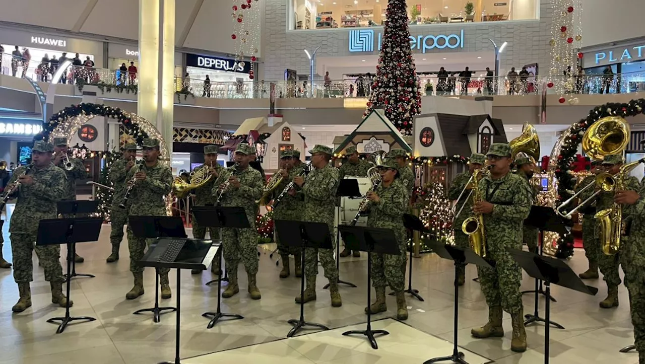 Banda de la Cuarta Región Militar comparte con regios espectáculo navideño en Monterrey