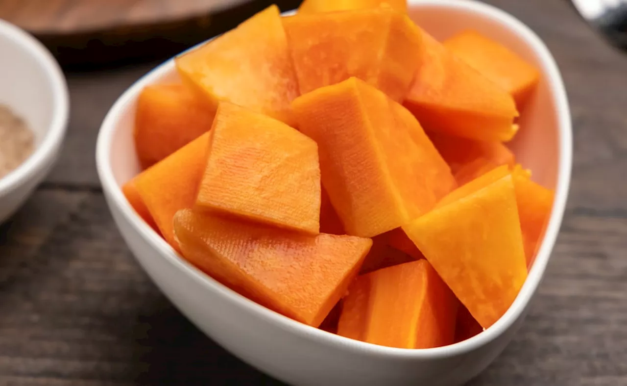 Papaya Benefits: गुणों की खान है पपीता, पेट की समस्या को करता है दूर, जान लीजिए इसके फायदे