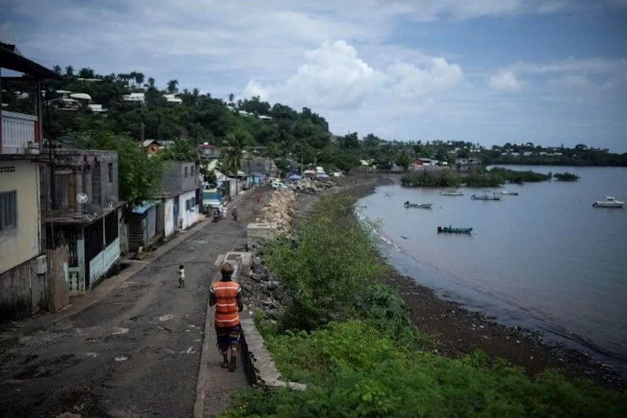 Le cyclone Chido s'abat sur Mayotte, les habitants redoutent le pire