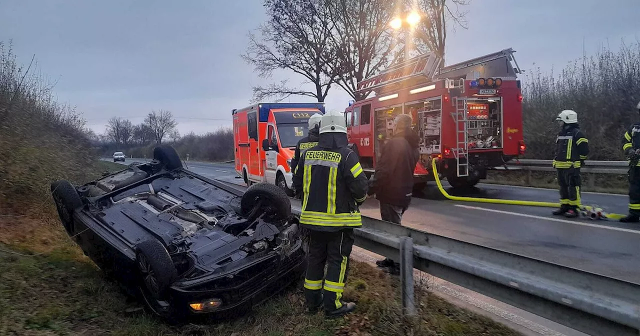 Auto überschlägt Leitplanke und verliert Öl: B241 nach Unfall wieder freigegeben