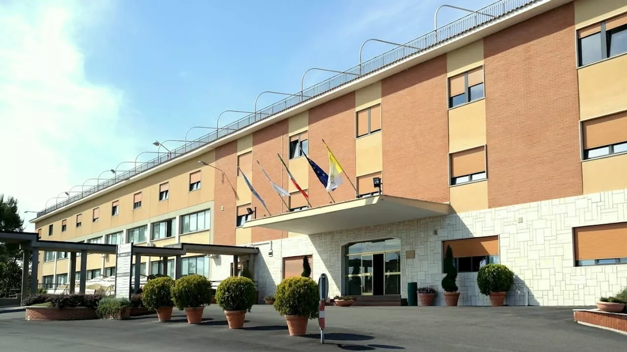 Lavoratori senza tredicesima al Nomentana Hospital, per loro un acconto di 500 euro