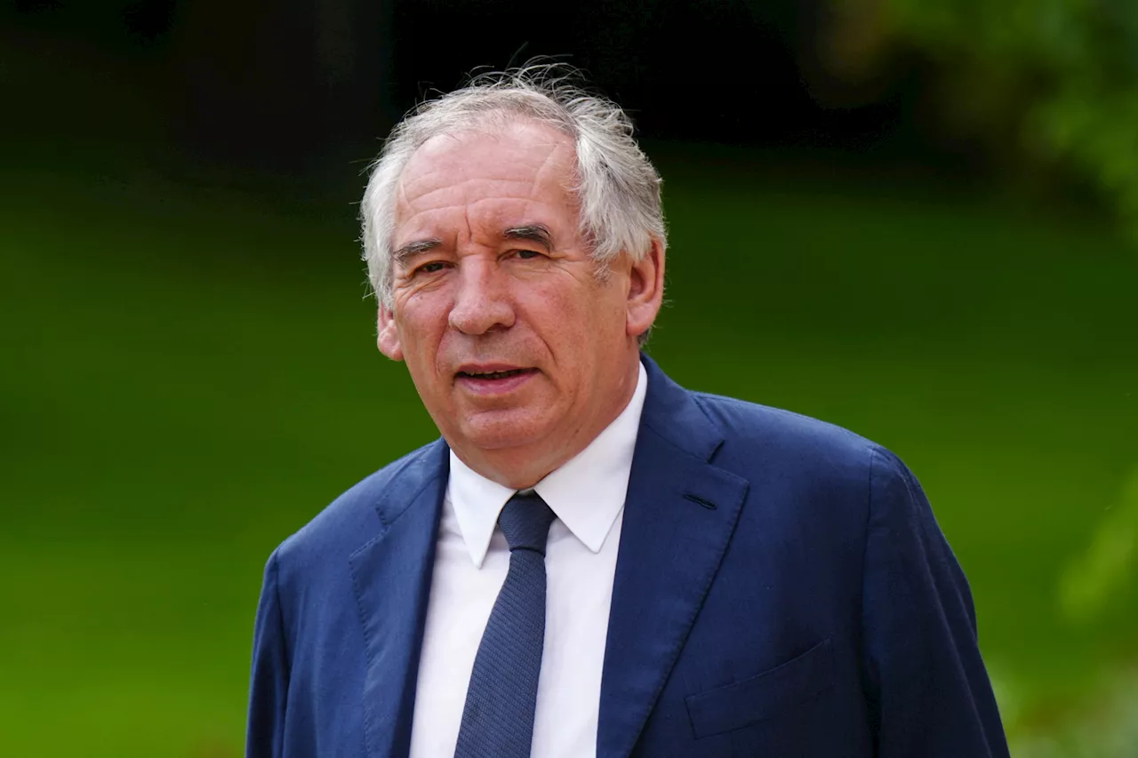 Nouveau gouvernement : le numéro d'équilibriste de Bayrou après le début de ses consultations à Matignon