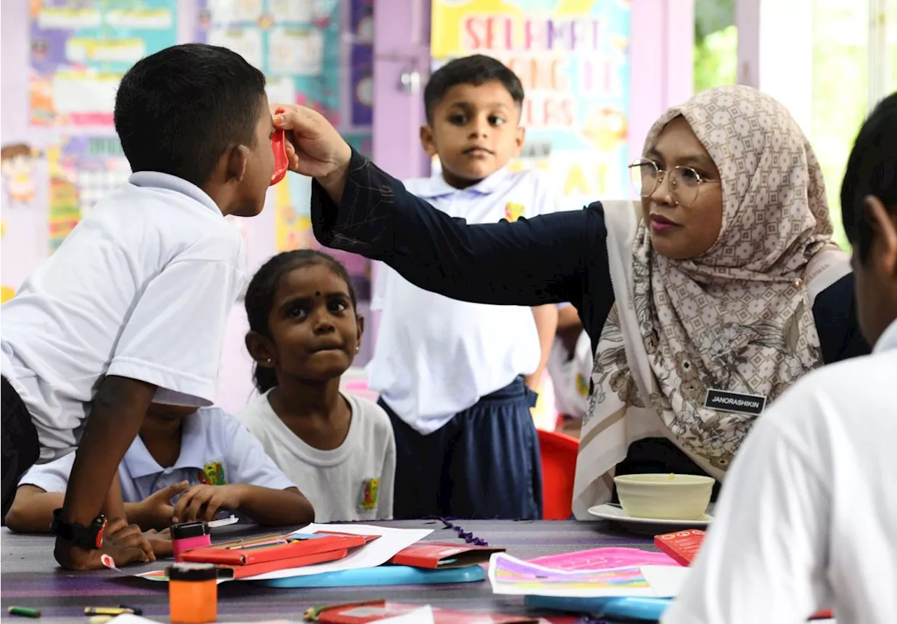 Teacher's simple act of kindness warms Malaysian hearts