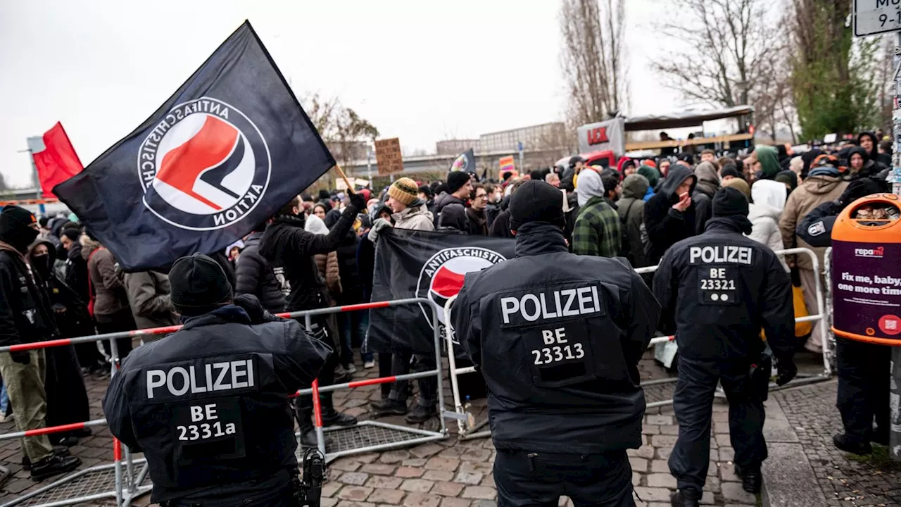 Demos in Berlin: Mutmaßliche Rechte greifen SPD-Mitglieder in Berlin an