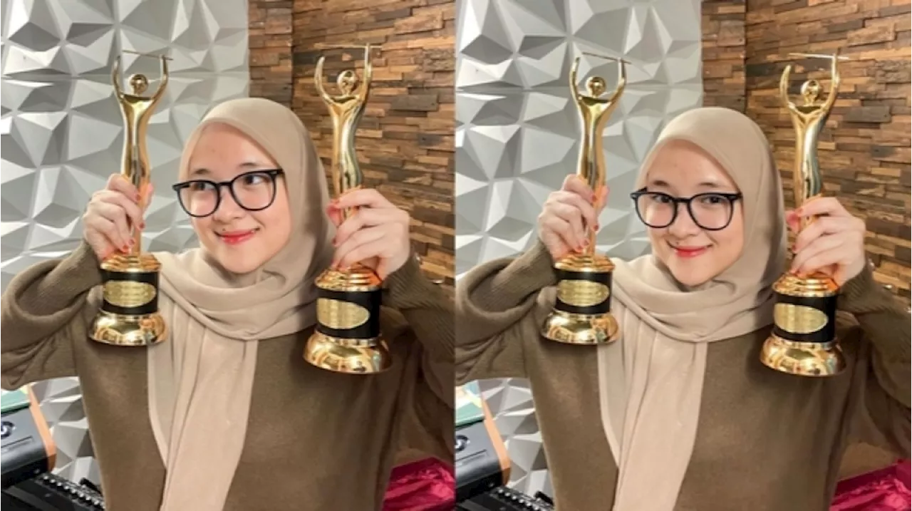 Nissa Sabyan Bangga Pamer Piala AMI Awards, Netizen: Menang Ambil Suami Orang Ya?